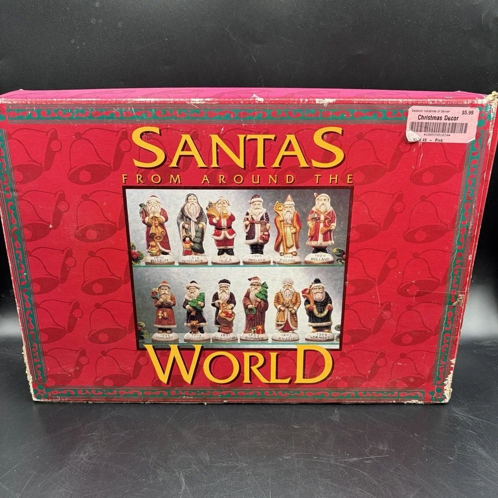 Santas From Around The World details excellent photos